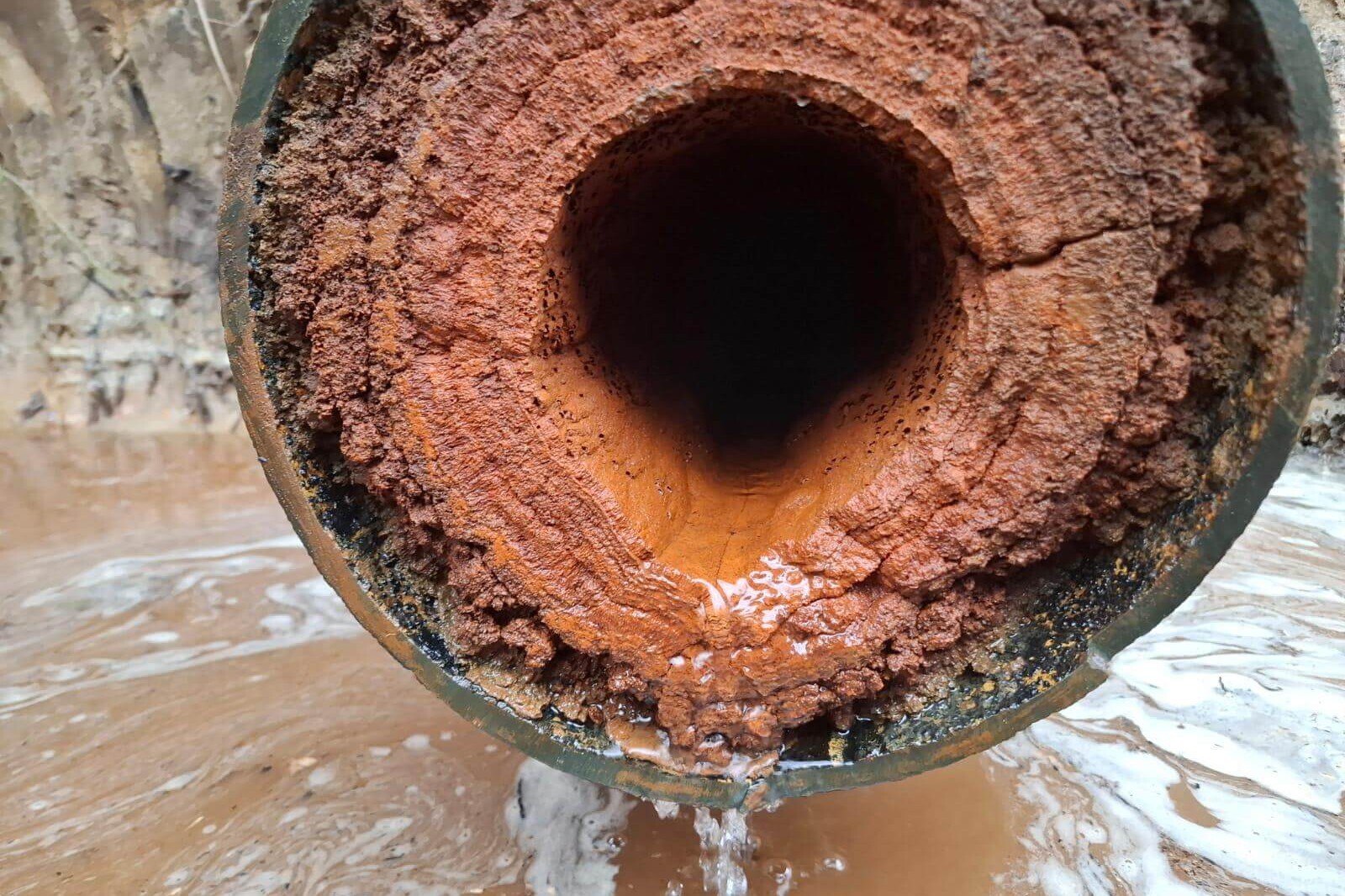 zabrudzony wodociąg,