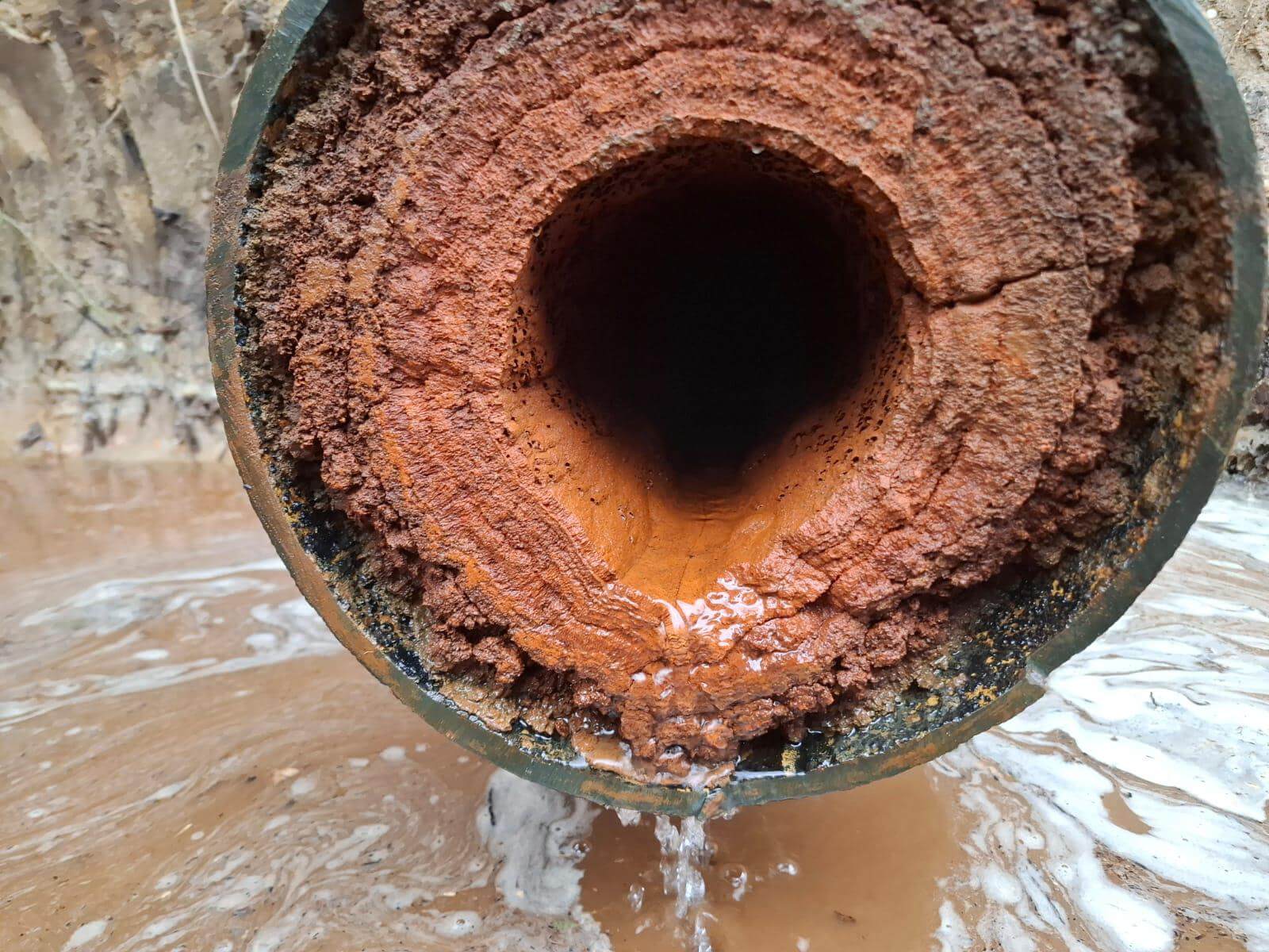 zabrudzony wodociąg,